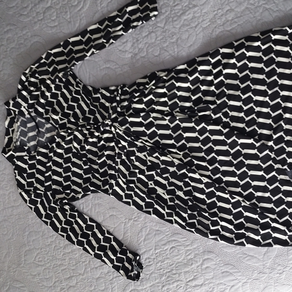 Maggy London Black and white wrap dress. Size 4